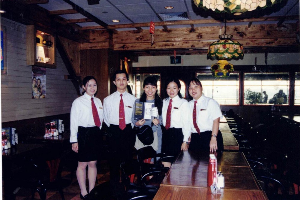 A group of Swensen’s staff at the Changi Airport Terminal 1 restaurant in 1998